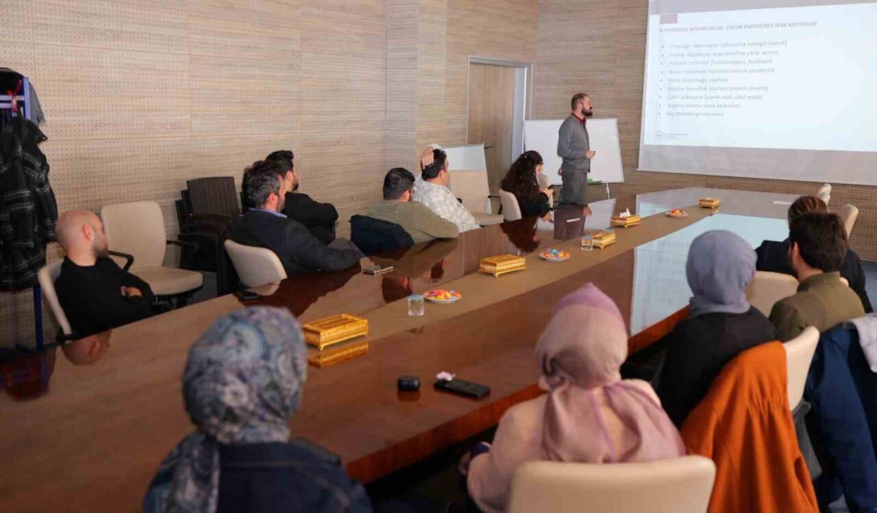 Bayburt’ta aile hekimlerine yönelik düzenlenen eğitimde, ruh sağlığı alanında tanıdan