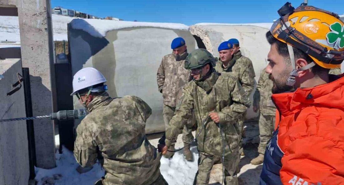 Bayburt İl Afet ve Acil Durum Müdürlüğü (AFAD) eğitmenlerince, 17.