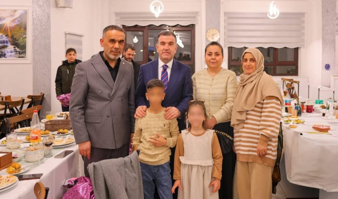 Bayburt’ta koruyucu aileler, düzenlenen iftar programında bir araya geldi. Programda,