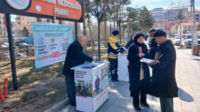 Bayburt İl Sağlık Müdürlüğünce Cumhuriyet Caddesi’ndeki Muhsin Yazıcıoğlu Parkı önünde