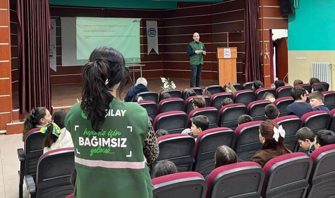 Yeşilay Haftası dolayısıyla Bayburt’taki çeşitli okullarda etkinlikler düzenlendi. Öğrencilerle buluşan