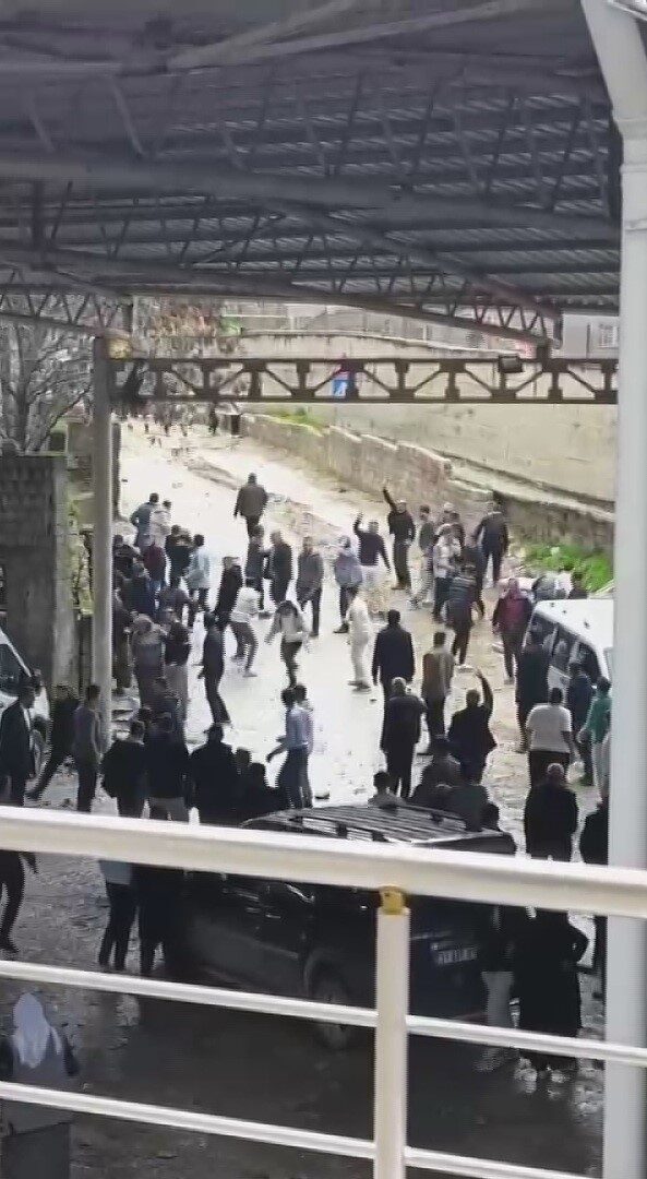 Hatay’da bayramın ilk gününde aileler arasında yaşanan taşlı, bıçaklı, sopalı