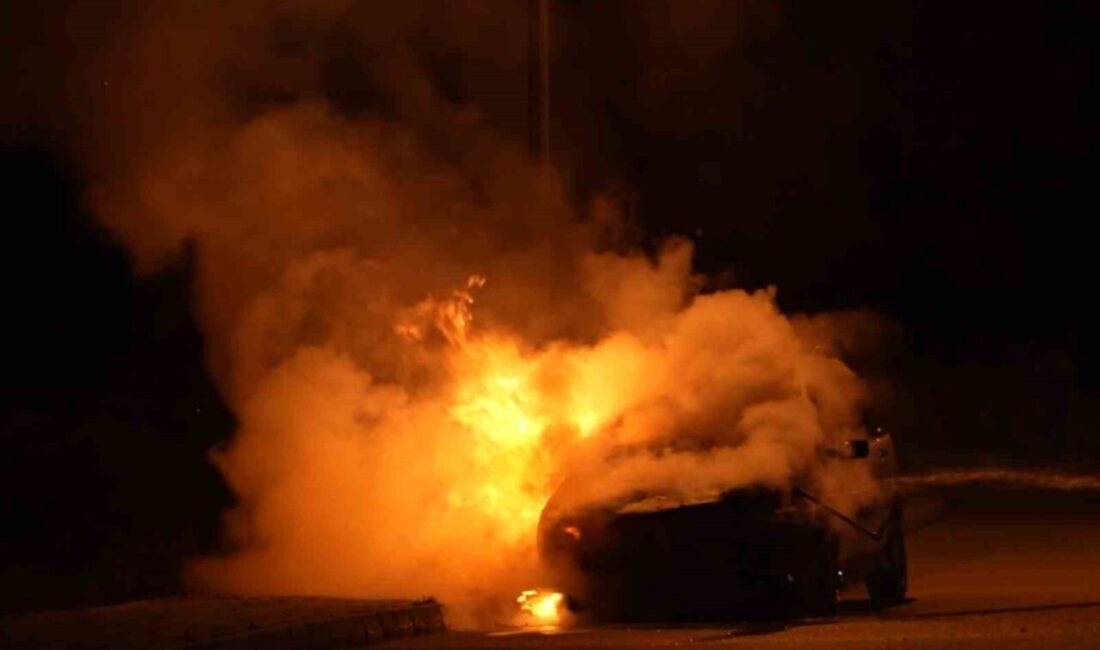 Kırıkkale’de seyir halindeyken motor bölümünden alev alan LPG’li otomobil, itfaiye