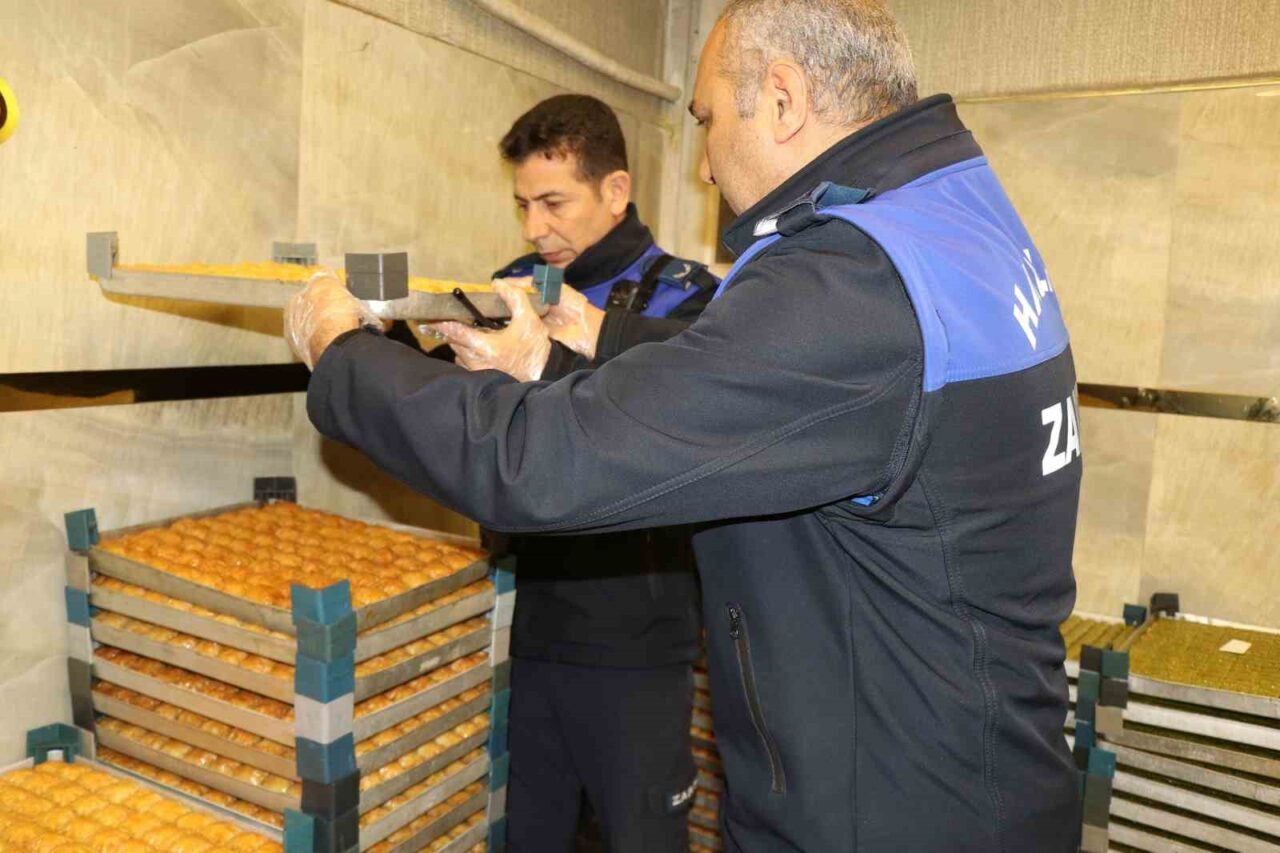 Şanlıurfa’nın Haliliye ilçesinde zabıta ekipleri, yaklaşan Ramazan Bayramı öncesinde ilçe