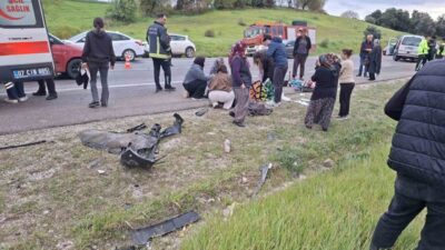 Antalya’nın Aksu ilçesinde bayram nedeniyle yola çıkan iki otomobilin kafa