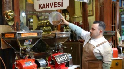Gastronomi şehri Gaziantep’te bayram ziyaretlerinde ikram edilen Türk kahvesi geçmişten