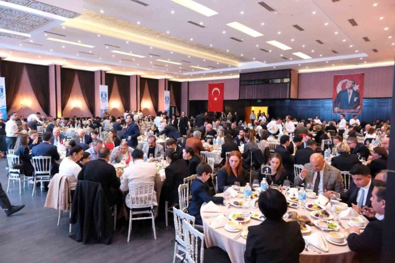 Bodrum Belediyesi, ilçede ikamet eden şehit ailelerini evlerinde ziyaret ederken,