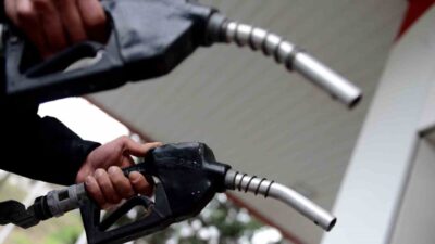 Benzinin litre fiyatına 1 lira 71 kuruş, motorinin litre fiyatına