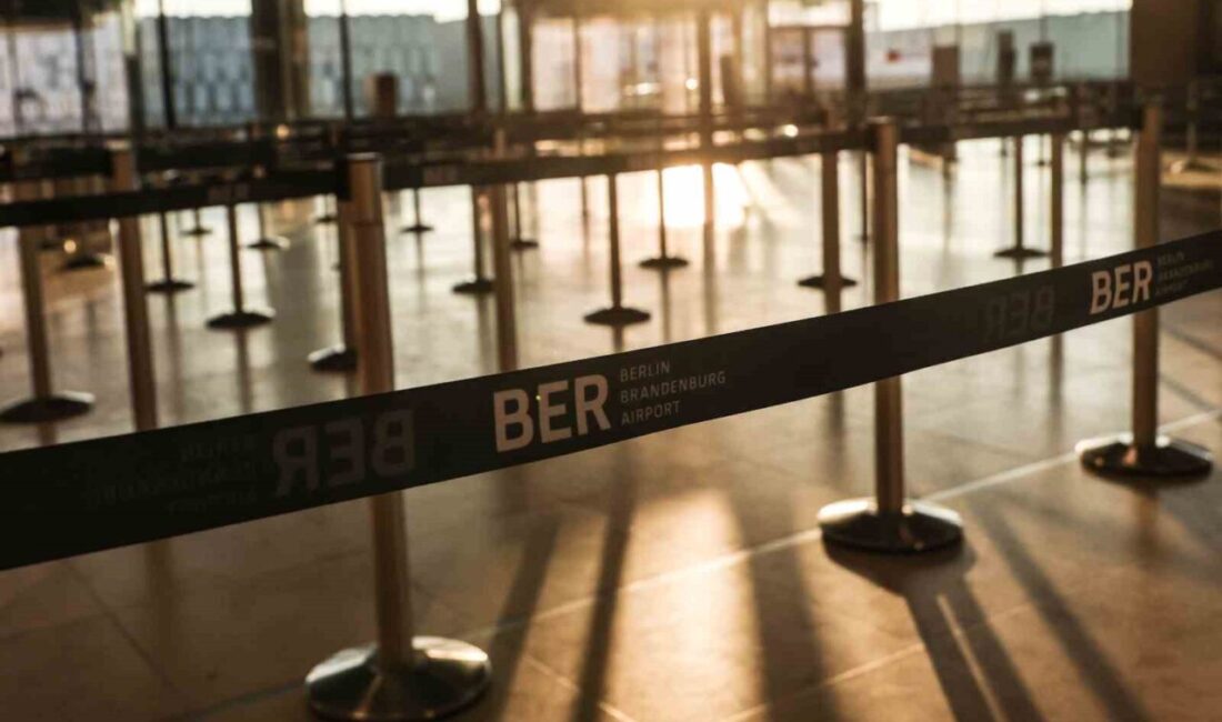 Almanya’da Berlin Brandenburg Havalimanı’nda çalışan yaklaşık 2 bin personelin ücret