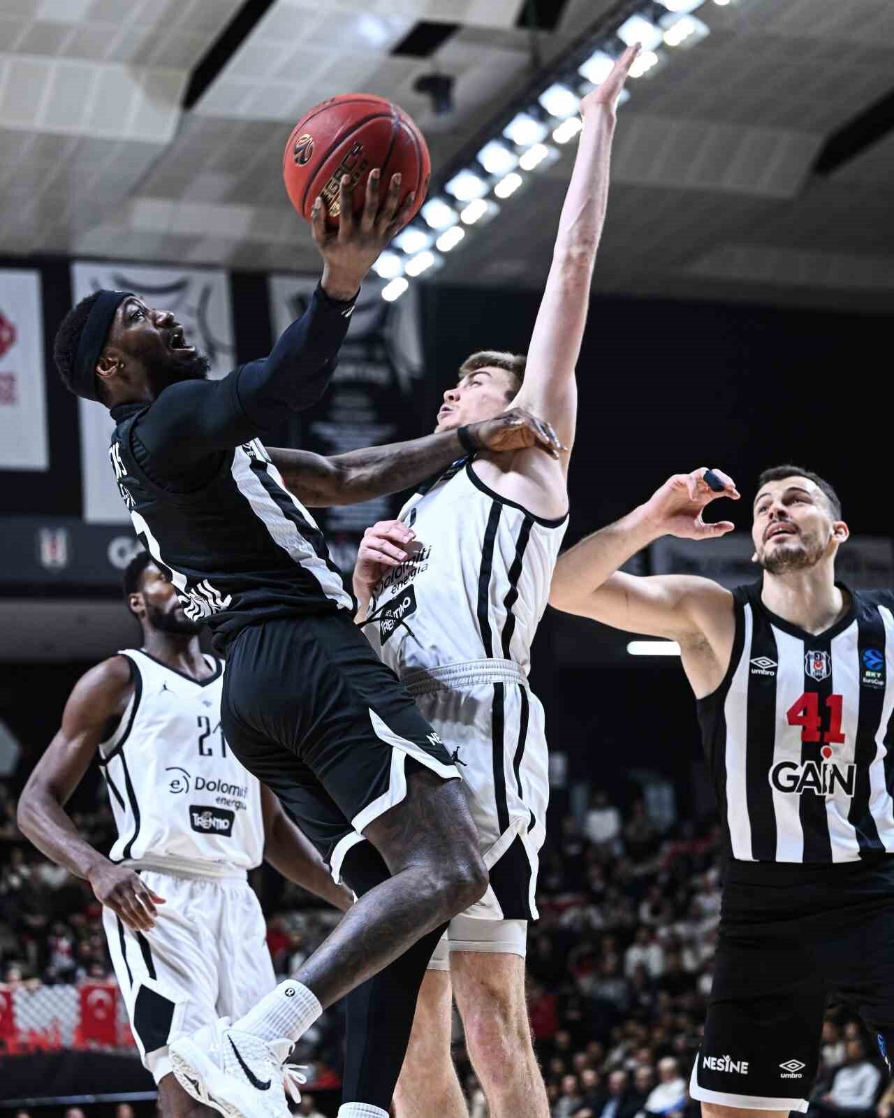 EuroCup çeyrek final maçında Beşiktaş, İtalyan ekibi Trenyo’yu 77-76 mağlup