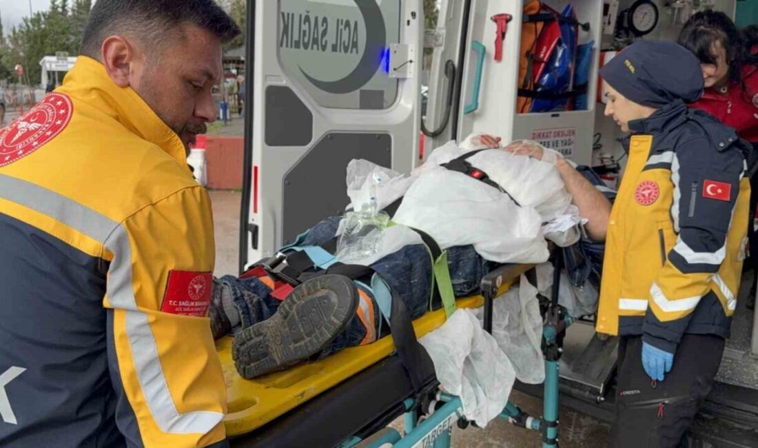 Samsun’un Atakum ilçesinde beton mikserini yıkadığı sırada düşen sürücü, yaralanarak