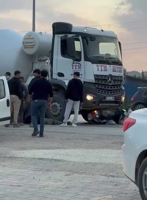 Hatay’da seyir halindeki beton mikseriyle çarpışan motosikletin 75 yaşındaki sürücüsü
