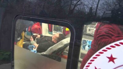 Beykoz’da İETT otobüsü yokuş aşağı seyrederken kontrolünü kaybederek yolun sonundaki