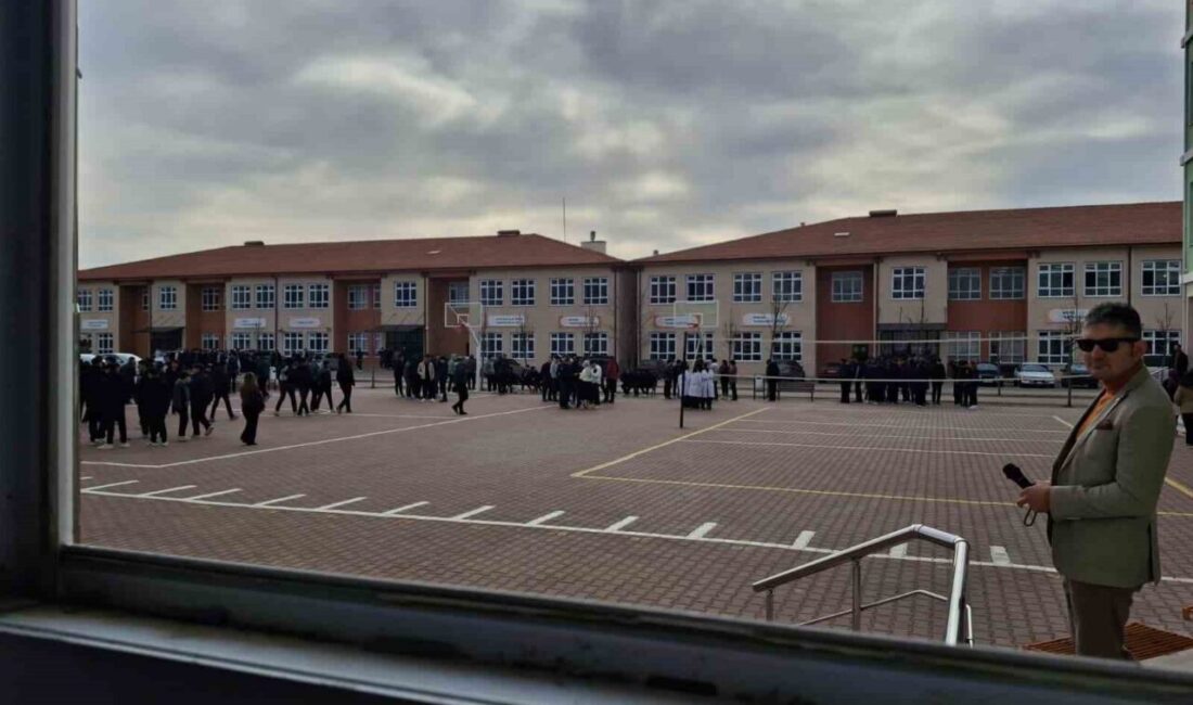 Beypazarı Fatih Mesleki ve Teknik Anadolu Lisesi’nde deprem tatbikatı gerçekleştirildi.