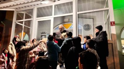 Bigadiç ilçesinde, çocukları camilere çekmek için etkinlikler devam ederken, İmamı