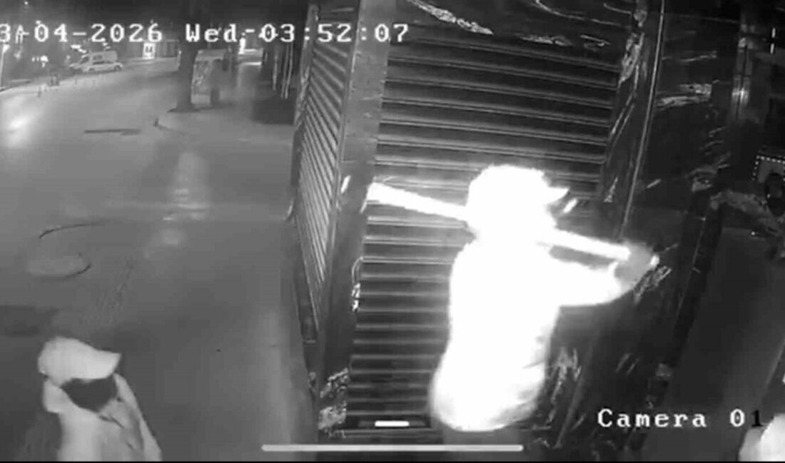 Bilecik’te kimliği belirsiz 4 kişi, gece yarısı girdikleri kuyumcuyu 30