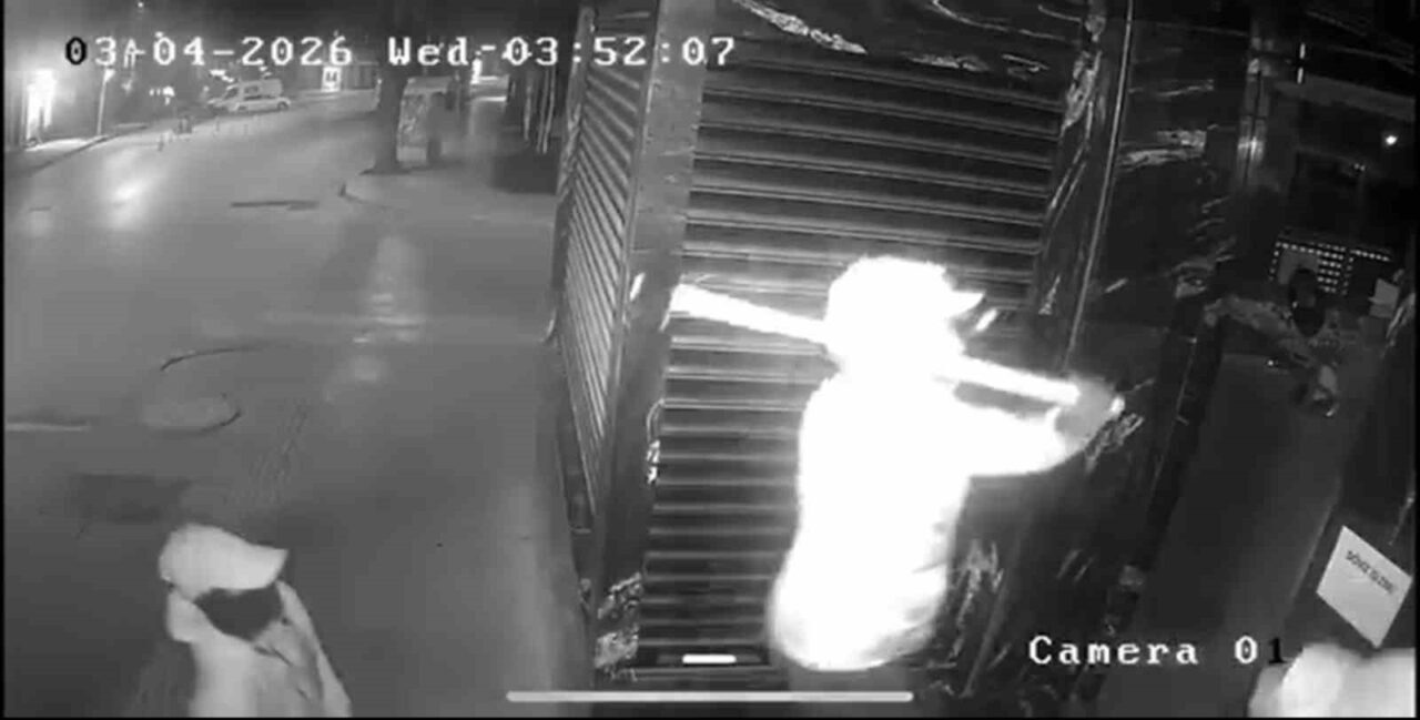Bilecik’te kimliği belirsiz 4 kişi, gece yarısı girdikleri kuyumcuyu 30