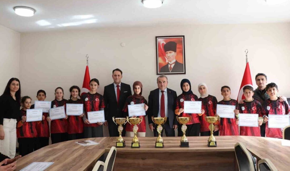 Bilecik’in Bozüyük ilçesinde ‘Floor Curling’ başarı belgeleri sahiplerini buldu. Bozüyük’te