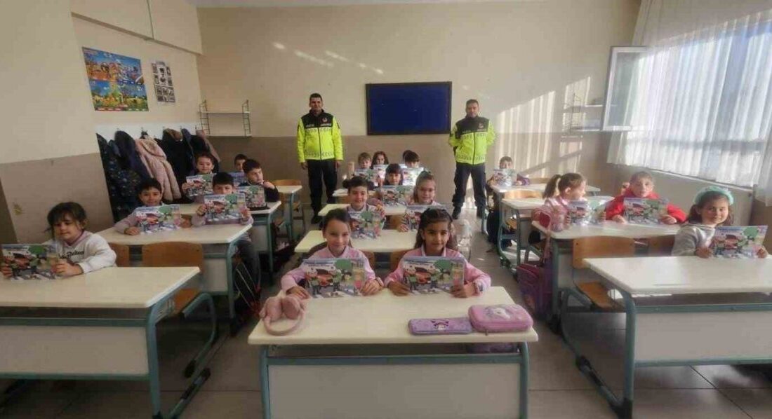 Bilecik’in Vezirhan Beldesi’nde öğrencilere trafik eğitimi verildi. Bilecik İl Jandarma