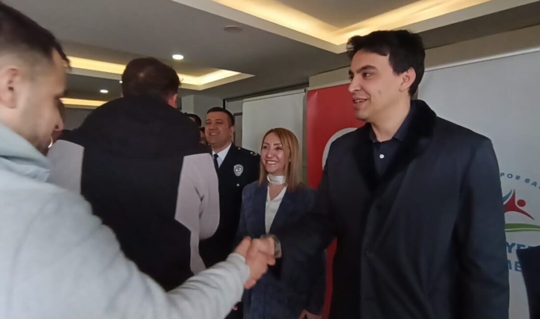 Bilecik’in Pazaryeri ilçesinde Ramazan Bayramı’nın birinci günü protokol ve vatandaşlar