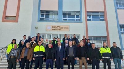 Bilecik’te servis şoförleri ve rehber personellere yönelik trafik eğitimi verildi.