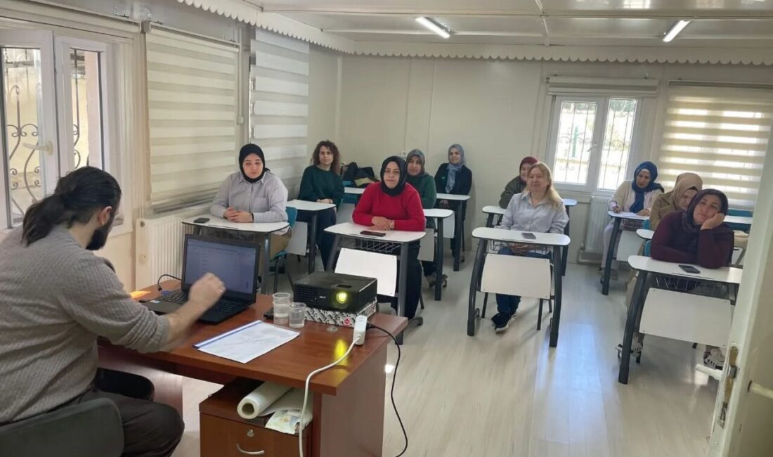 Bilecik Aile Destek Merkezi (ADEM) kursiyerlerine, bağımlılıkla mücadele kapsamında tütün