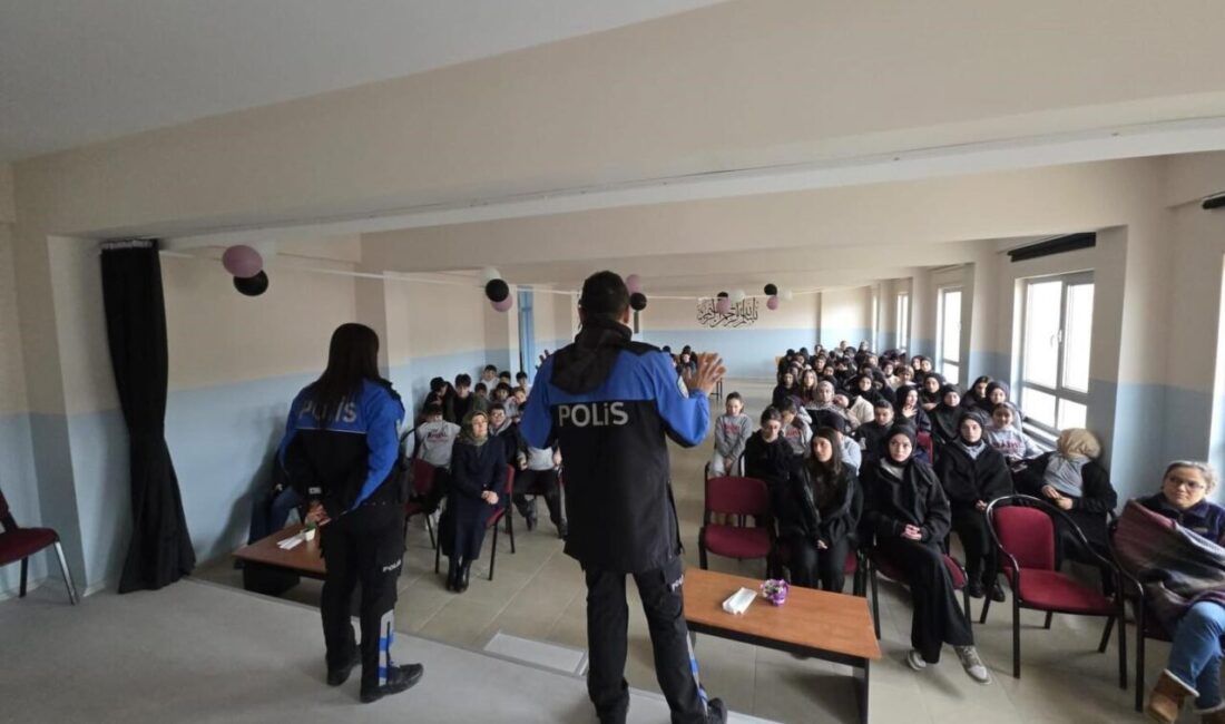 Bilecik’in Bozüyük ilçesinde “Saygıyla Büyür, Sevgiyle Güçleniriz” projesi kapsamında ’Zorbalık