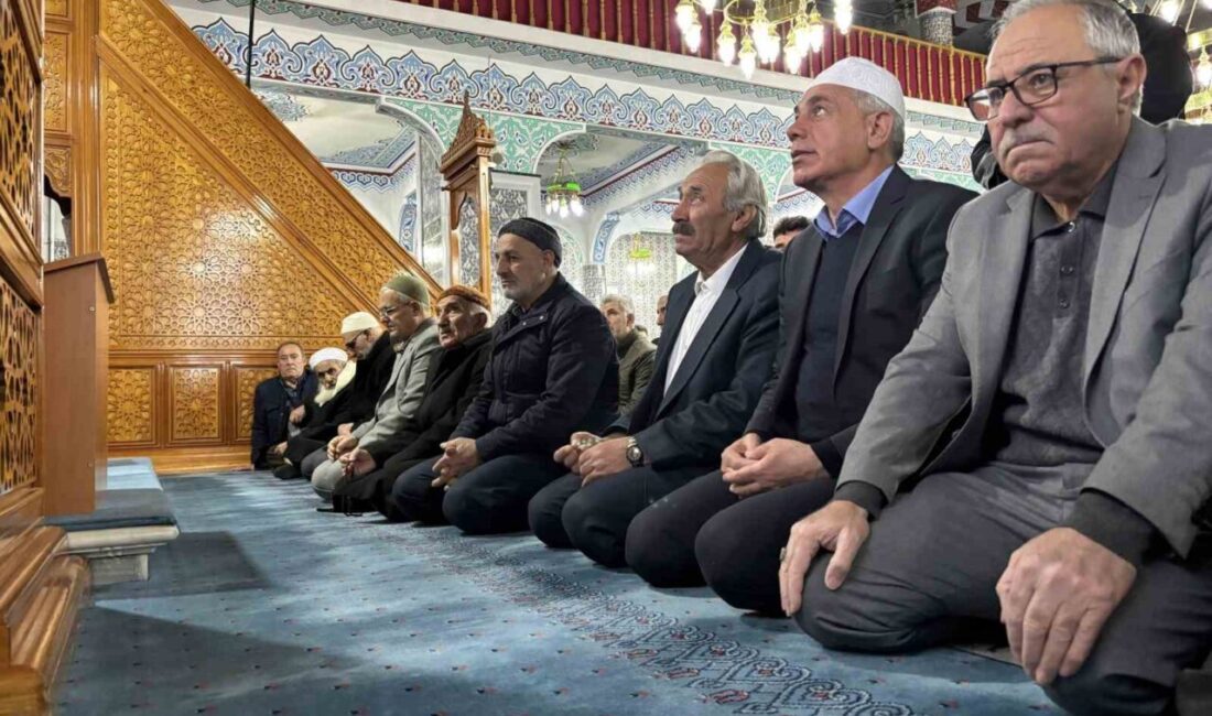 Bingöl’de Ramazan Bayramı dolayısıyla vatandaşlar sabahın erken saatlerinde camilere akın