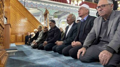 Bingöl’de Ramazan Bayramı dolayısıyla vatandaşlar sabahın erken saatlerinde camilere akın