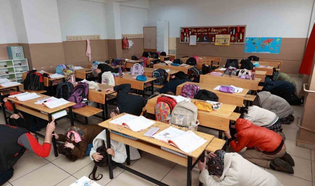 Bingöl’de 1-7 Mart Deprem Haftası dolayısıyla kapsamlı bir deprem eğitimi