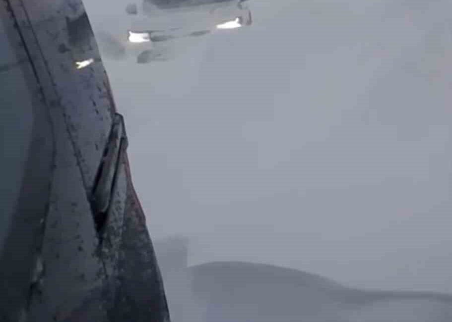 Bingöl’ün Karlıova ilçesine etkili olan yoğun kar yağışı ve tipi