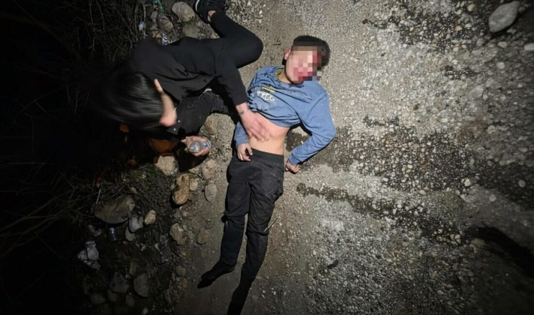 Adıyaman’ın Gerger ilçesinde bisikletli çocuğa otomobil çarptı. Kazada yaralanan çocuk