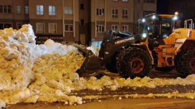 Bitlis’te etkili olan yoğun kar yağışının ardından karla mücadele çalışmaları