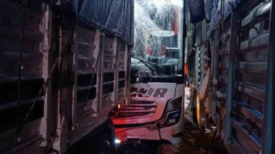Bitlis-Baykan karayolunda gece saatlerinde meydana gelen trafik kazasında yolcu otobüsü,