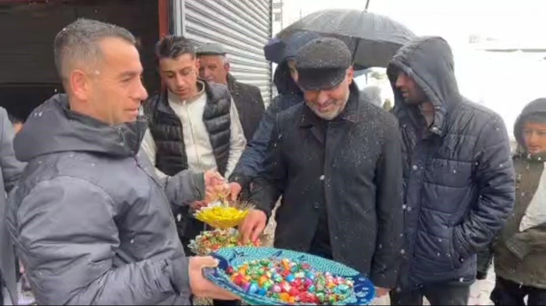 Bitlis merkeze bağlı Başhan köyünde vatandaşlar, yıllardır süregelen bayram geleneğini