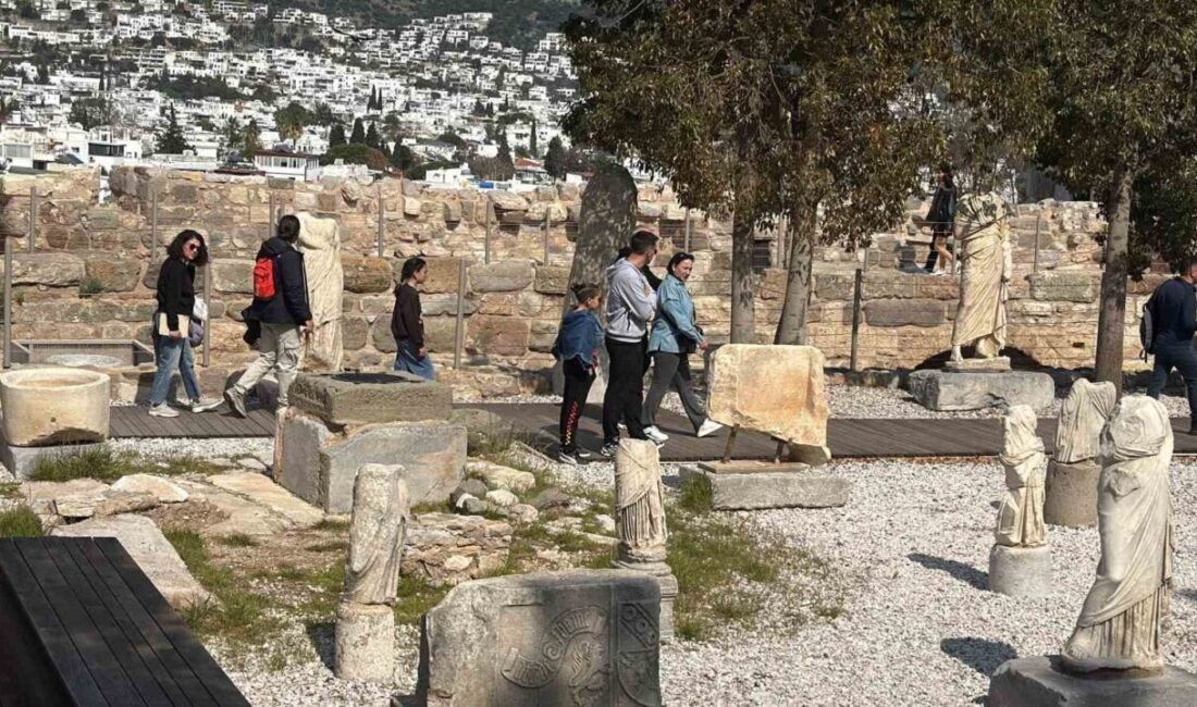 Ramazan Bayramı’nı Bodrum’da geçiren yerli turistler, bayramın ilk gününde ilçenin