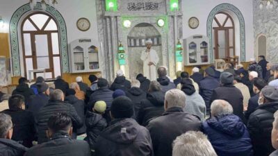 Bolu’da Ramazan Bayramı namazı vatandaşların yoğun katılımıyla kılındı. Namazın ardından