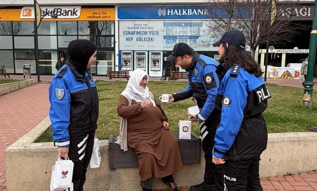 Bolu’da, polis ekipleri 8 Mart Dünya Kadınlar Günü dolayısıyla kentin