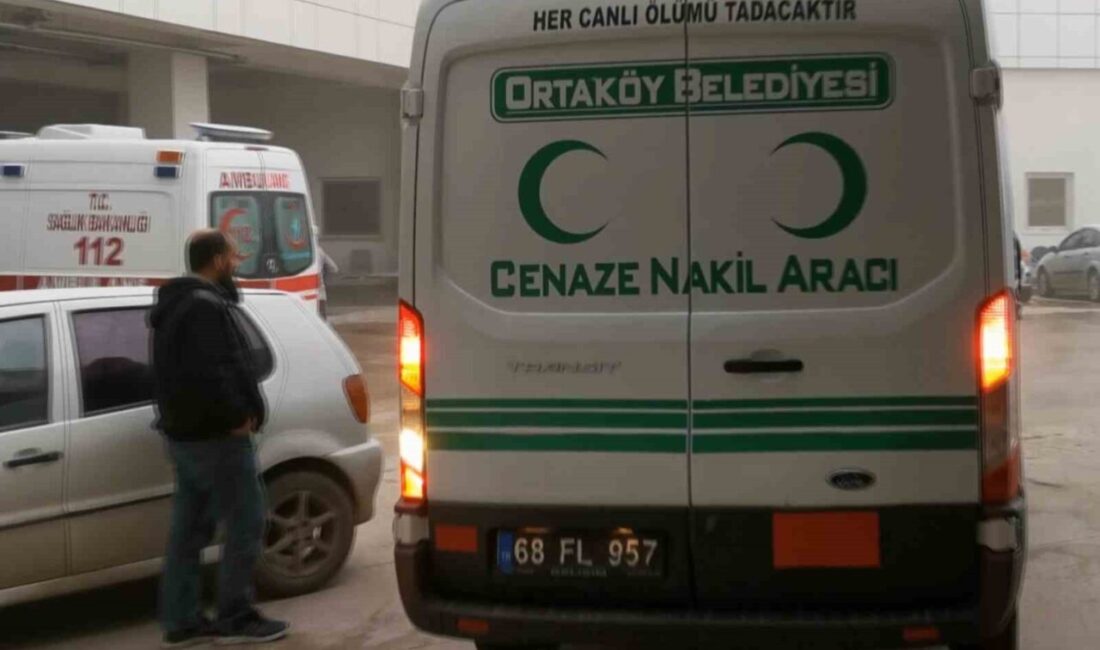 Aksaray’da bayram ziyareti için kız kardeşi ile birlikte mezarlığa giden