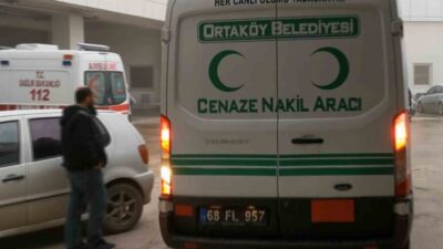 Aksaray’da bayram ziyareti için kız kardeşi ile birlikte mezarlığa giden