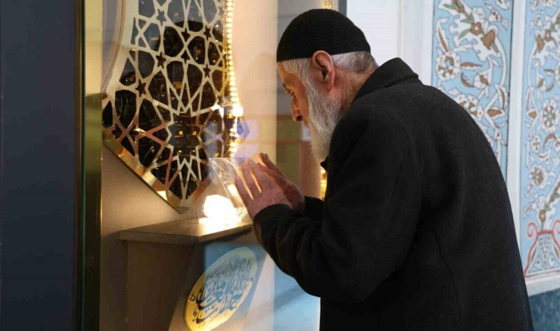 Sivas’ta yer alan Paşa Camii’nde muhafaza edilen Peygamber Efendimiz’e ait