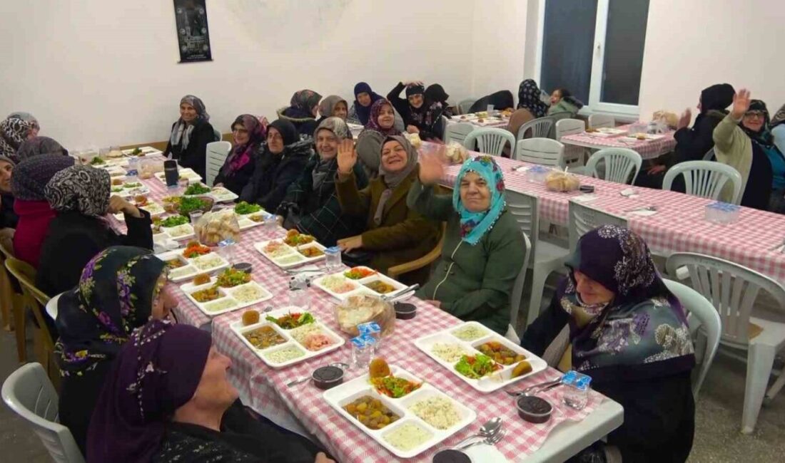 Amasya’nın Tatlıpınar köyünde kadınlar, Ramazan ayı boyunca mutfağa girmiyor. Eski