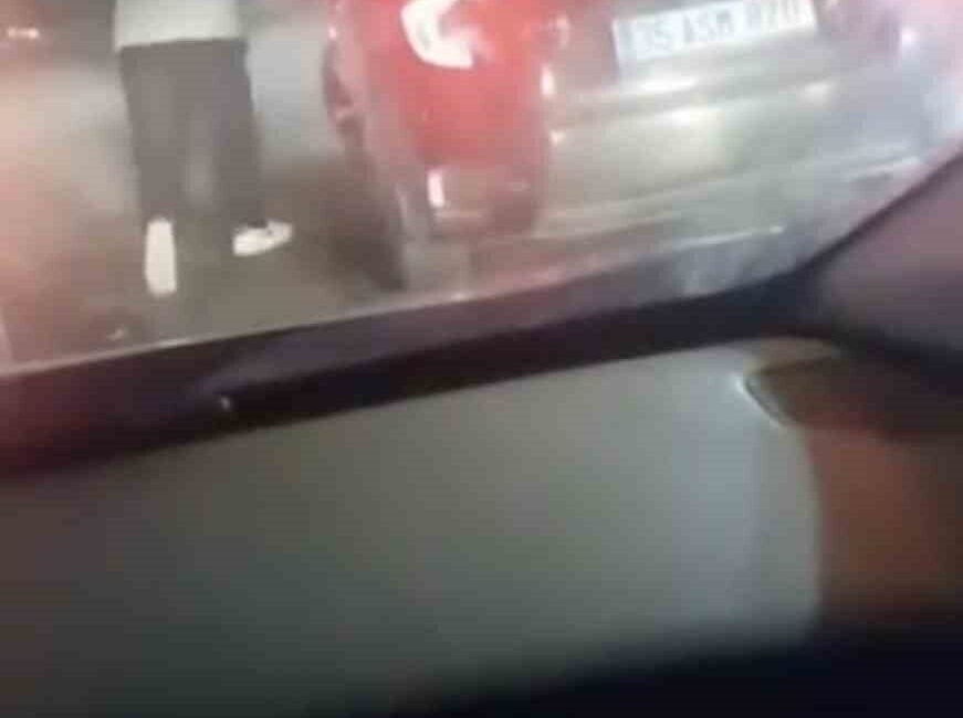 Bursa’da trafikte motosiklet sürücüsüne saldıran otomobil sürücüsüne para cezası uygulanırken,