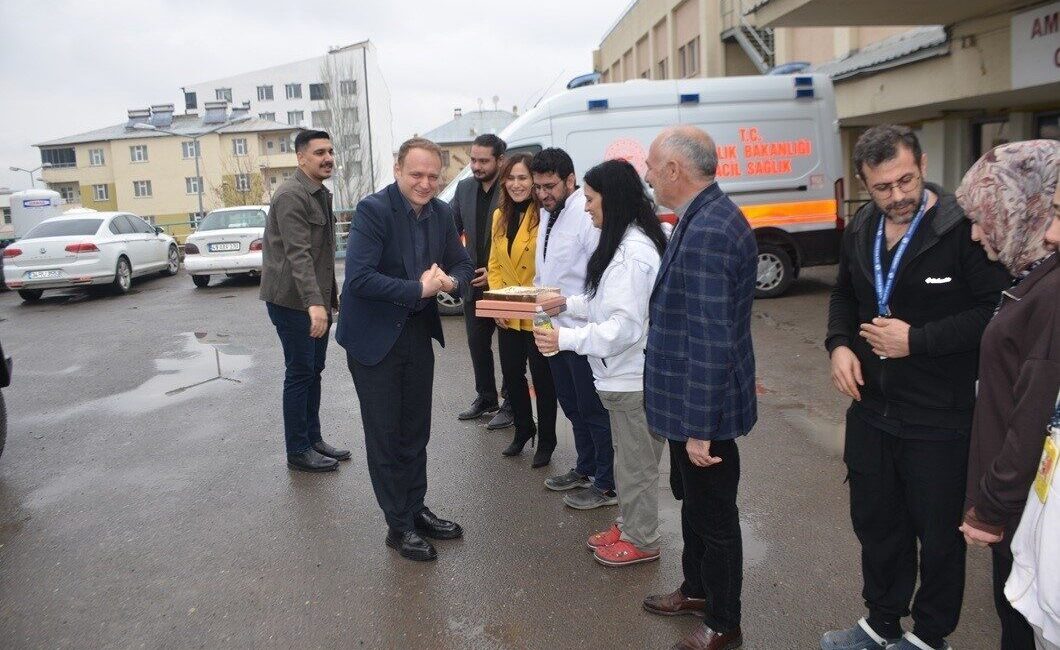 Muş’un Bulanık Kaymakamı Ömer Övünç Koşansu görev başındaki kamu personeli