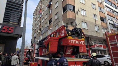 Samsun’da aparman dairesinde bulaşık makinesinin alev almasıyla çıkan yangın, itfaiyenin
