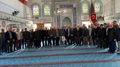 Buldan Akçalar Camii’nde Ramazan ayı boyunca mukabele geleneğini sürdüren vatandaşlar,