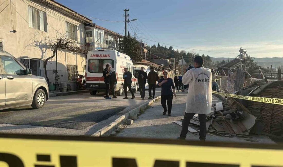 Burdur’da ailesi ile birlikte yaşayan 27 yaşındaki genç, evinde silahla