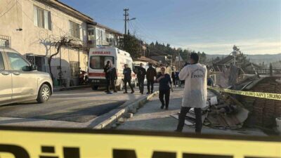 Burdur’da ailesi ile birlikte yaşayan 27 yaşındaki genç, evinde silahla