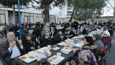 Burhaniye ilçesinde, asırlık toplu iftar geleneği devam ediyor. Geleneksel hale