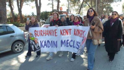 Burhaniye ilçesinde, Dünya Emekçi Kadınlar Günü kutlaması renkli görüntülere sahne